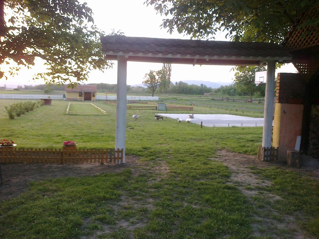 Seoski Turiziam Larva Trenkovo Exterior photo